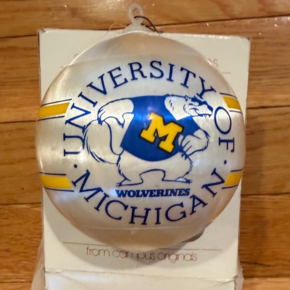 University of Michigan Wolverines Vtg Satin Christmas Ornament Campus Original‎